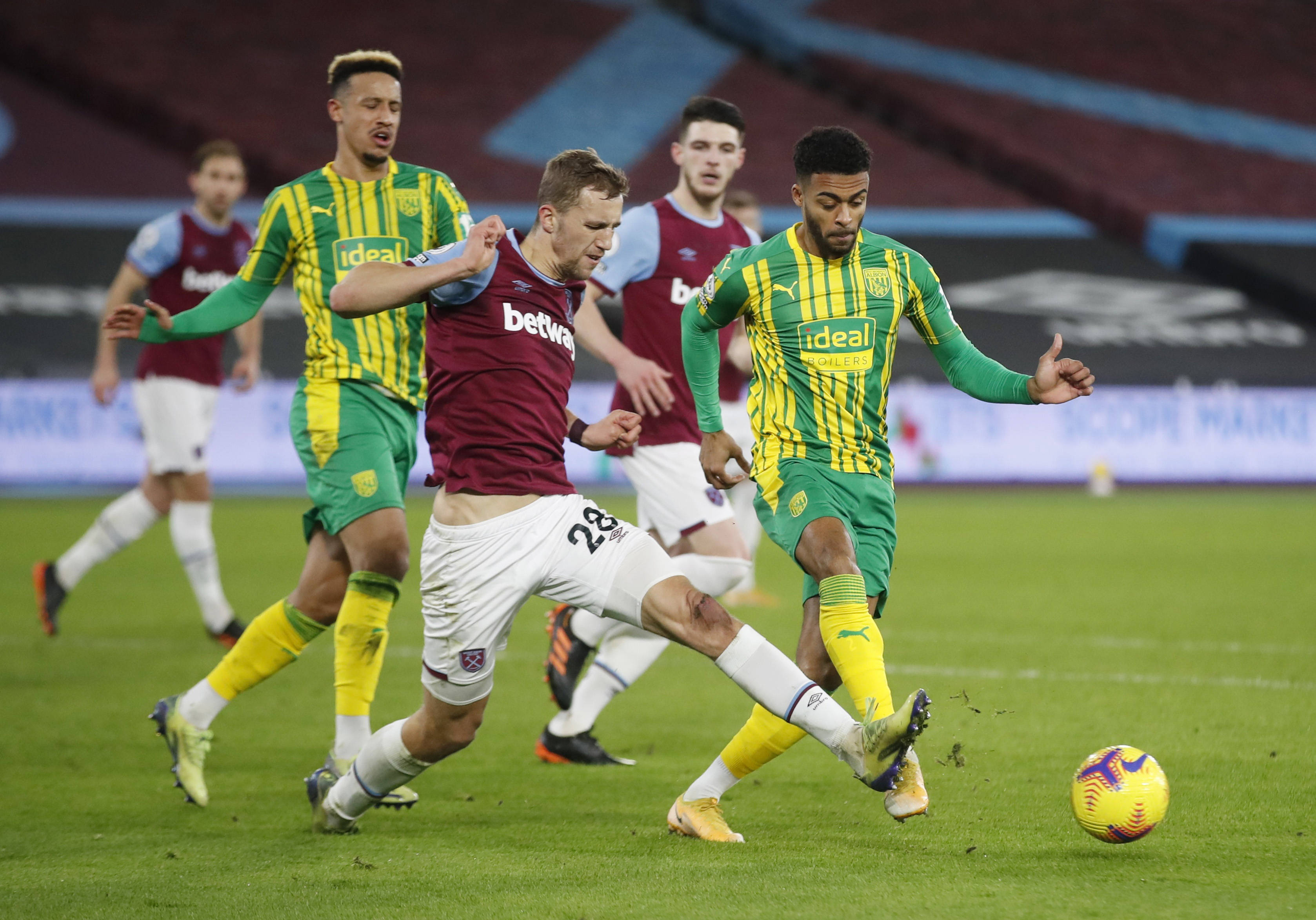 足球界留下 足球界留下